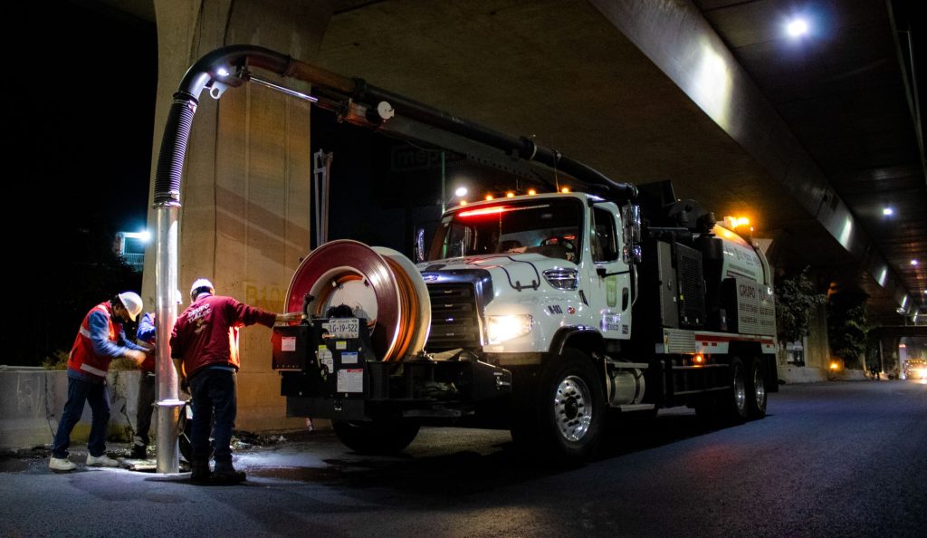 A sewer line repair crew using hydro jetting services on a sewer line in Chicago